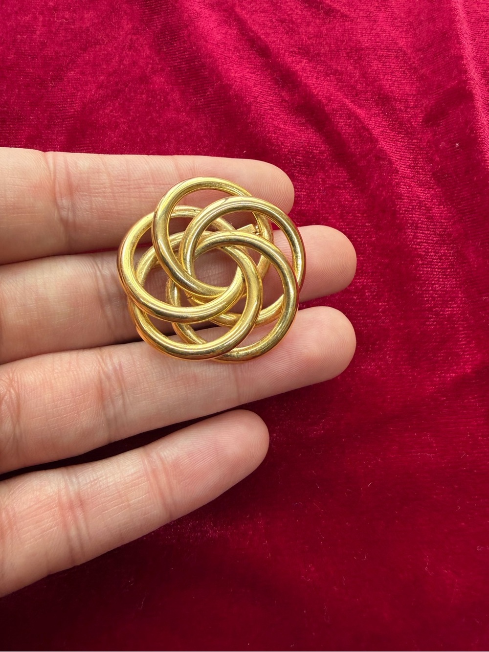 Vintage Gold Tone Love Knot Interlocking Circle Pin Brooch